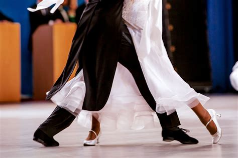 foxtrot dance origin: The foxtrot, often seen as the grandfather of all social dances, has its roots deeply embedded in the cultural tapestry of the United States and Europe.